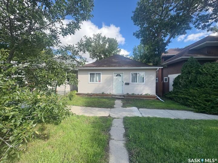 Property Photo:  863 Elgin Avenue  SK S6H 4G6 