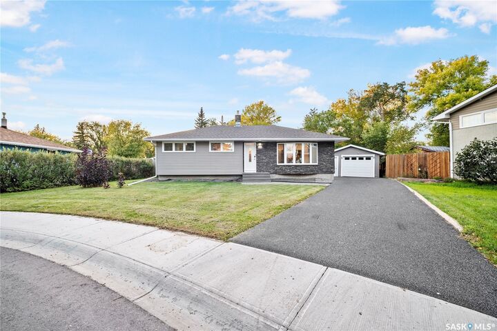 Property Photo: 16 Lipton Place SK S4R 3T6