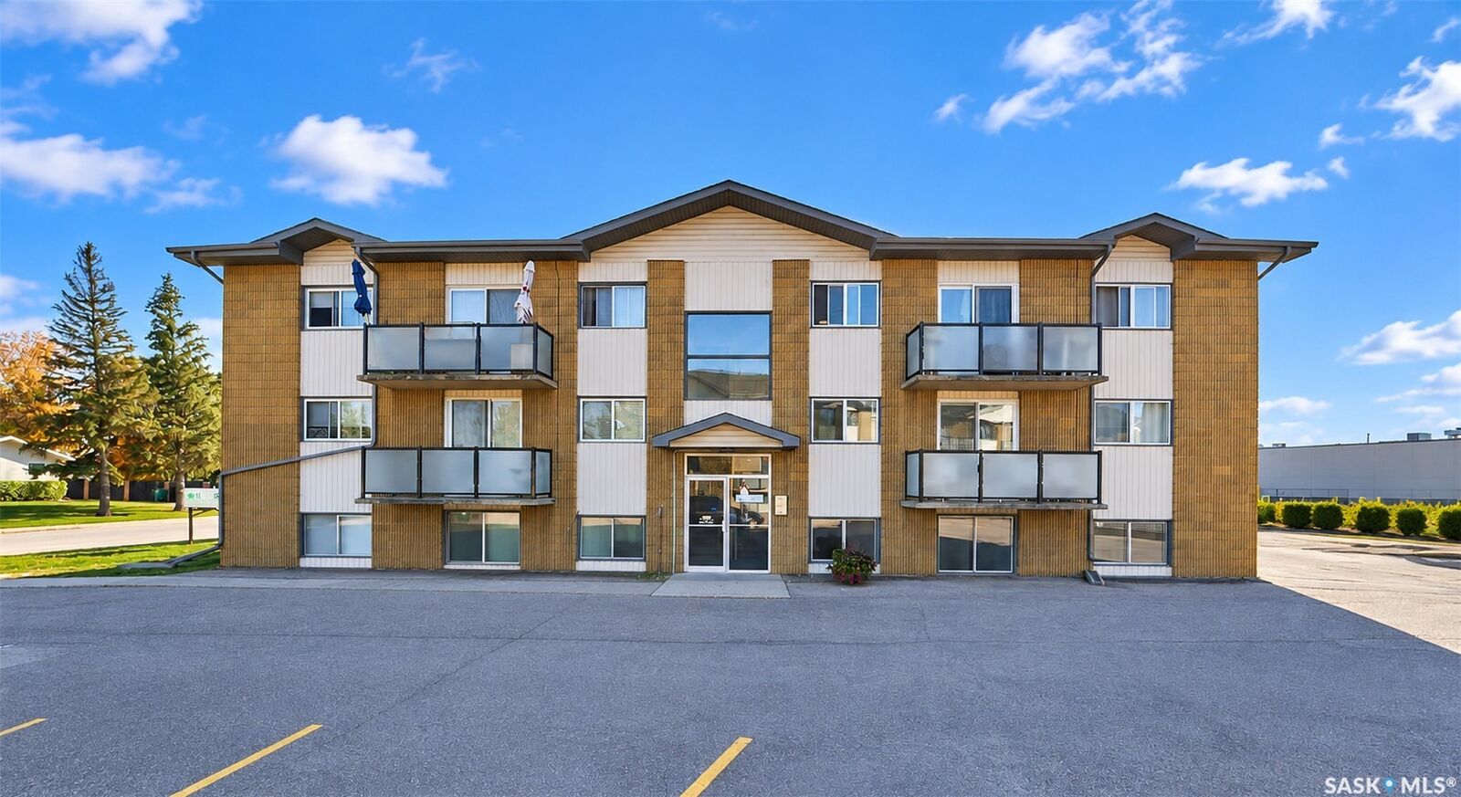 Property Photo: 1 Columbia Drive 53 SK S7K 1E3