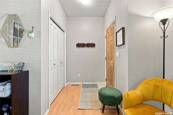 Property Photo:  130 Lynd Crescent  SK S7T 0G9 
