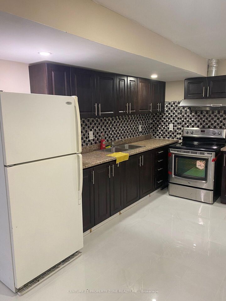 Property Photo:  7 Blackstone River Drive  ON M6E 3A6 