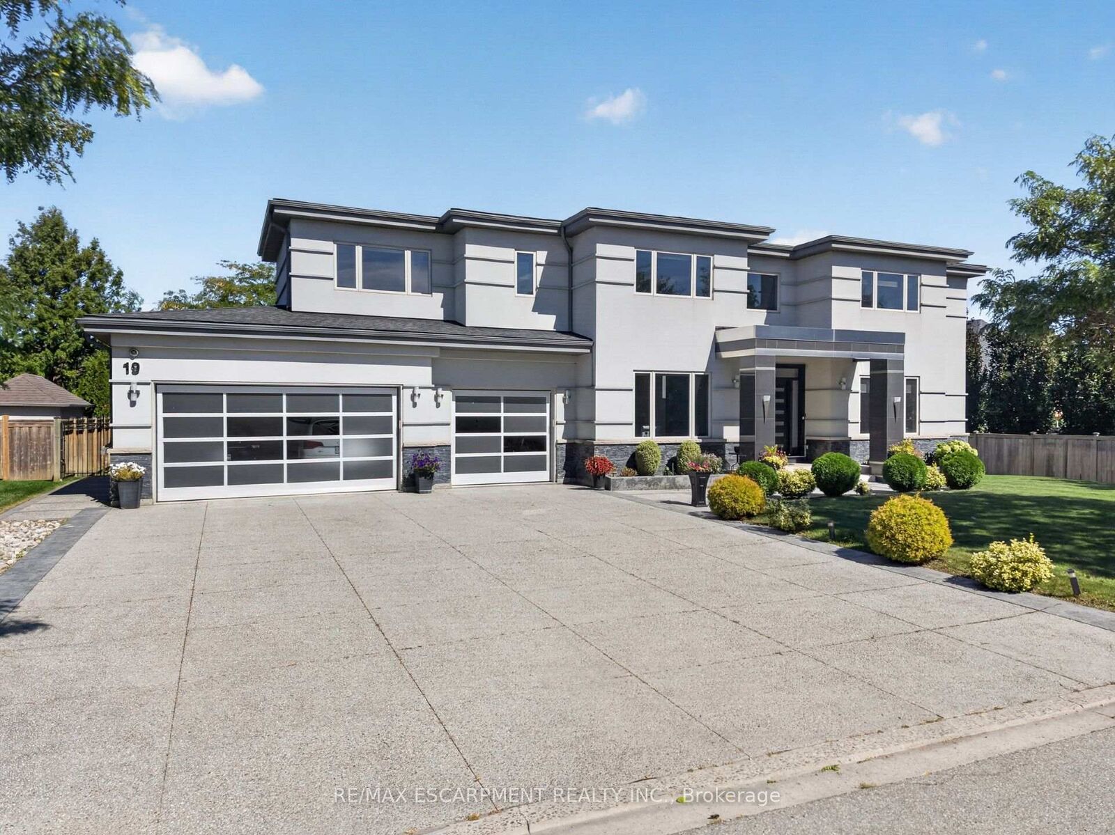 Property Photo:  19 McCollum Road  ON L8E 6B8 