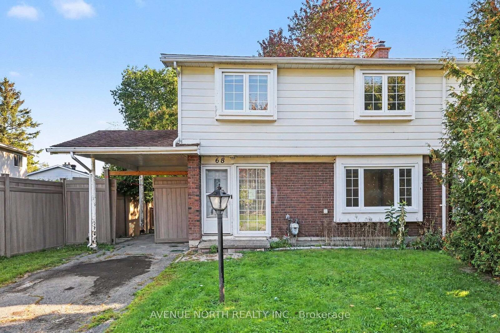 Property Photo:  68 Downsview Crescent  ON K2G 0A5 