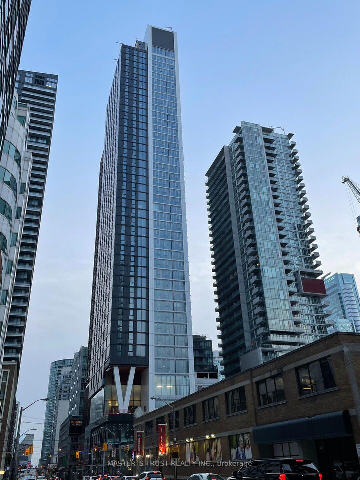Property Photo:  357 King St Street W 1508  ON M5V 0S7 
