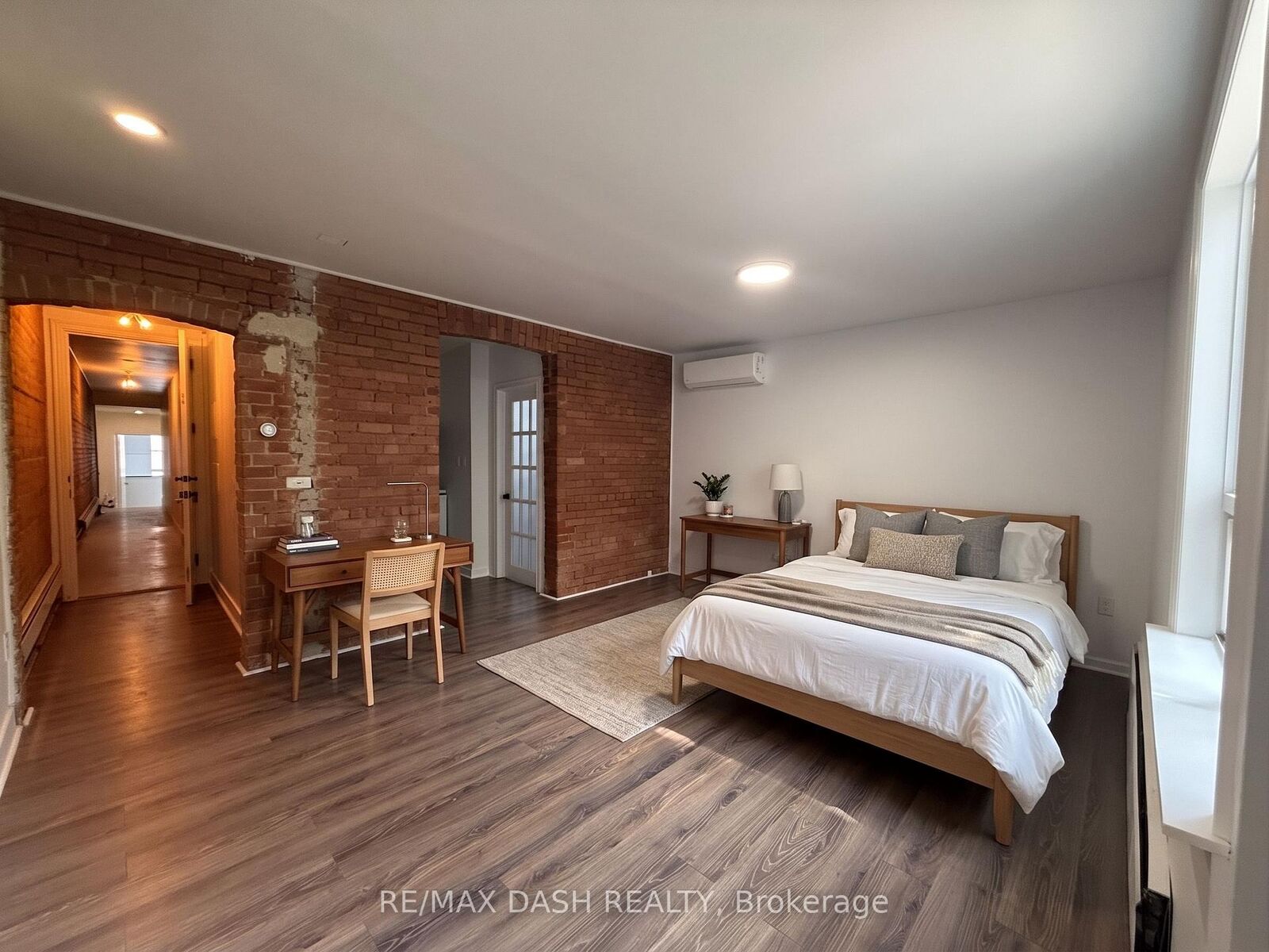 Property Photo:  1303 Bloor Street W 3  ON M6H 1P1 