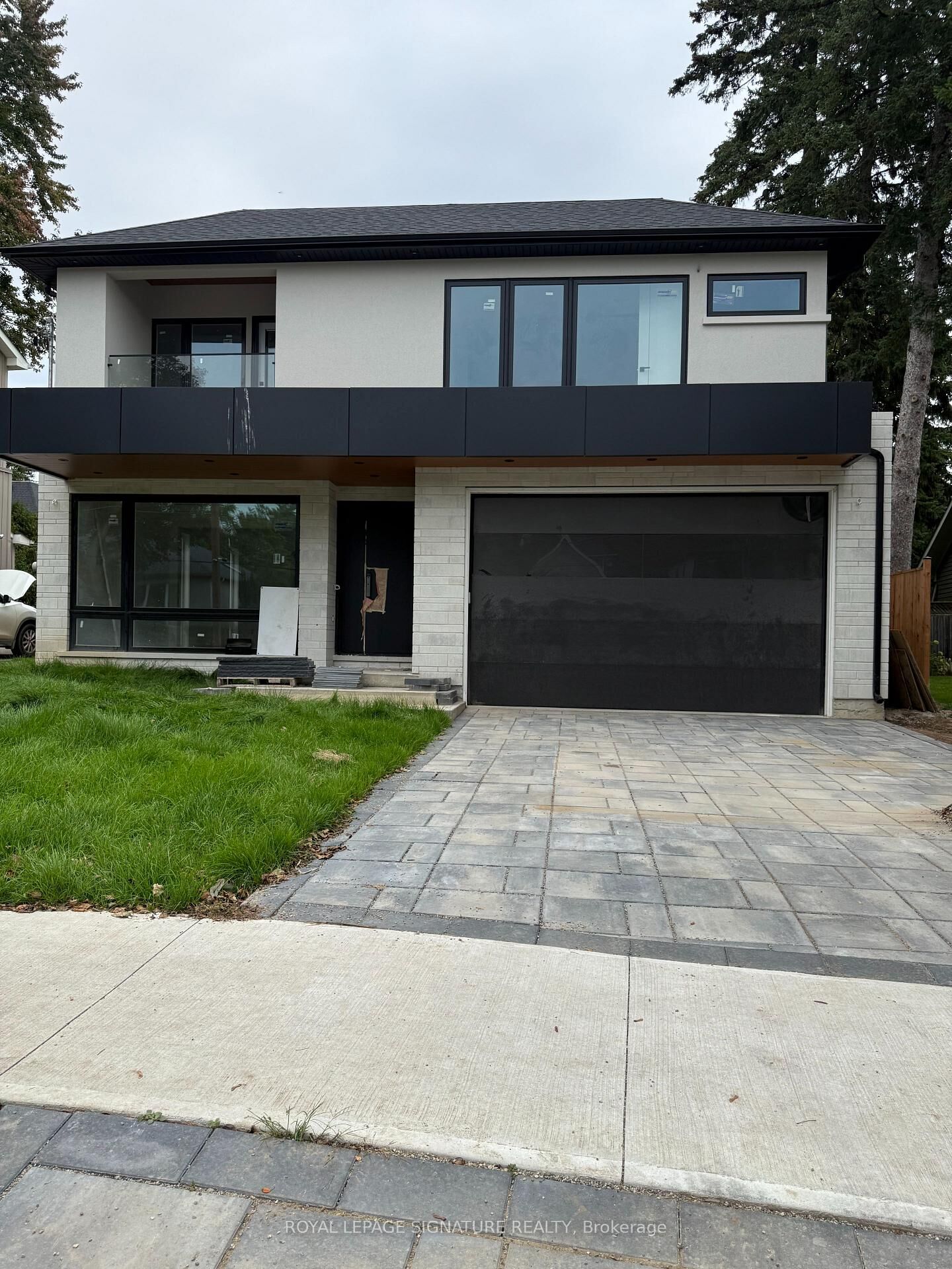 Property Photo:  1467 Kenmuir Avenue  ON L5G 4B3 