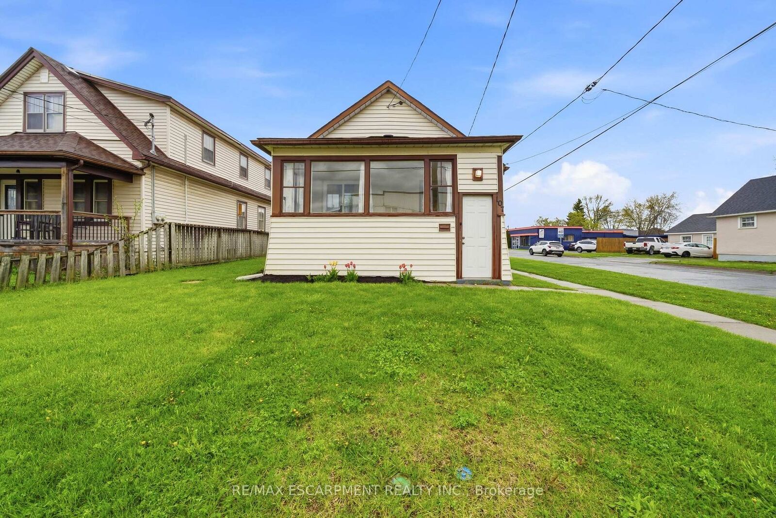 Property Photo:  107 Broadway Street  ON L3C 5L6 