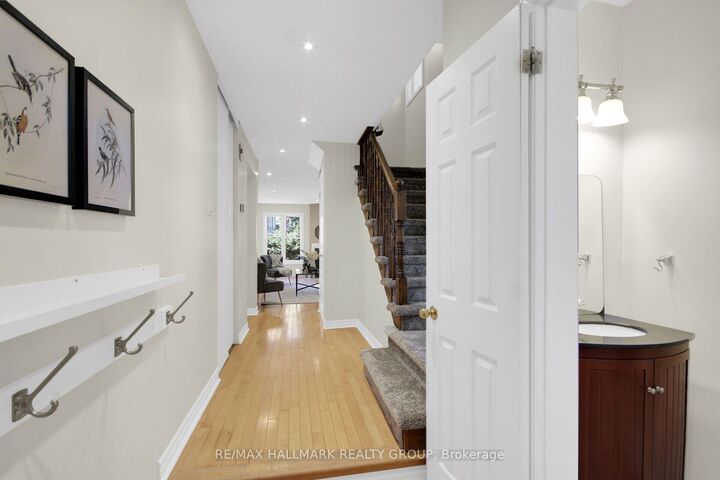 Property Photo:  57 Ashpark Crescent  ON K1T 3N8 