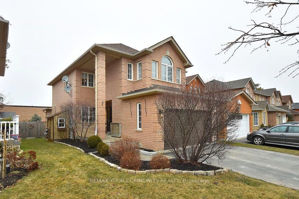 Property Photo: 28 Henderson Crescent ON L9R 1Y3