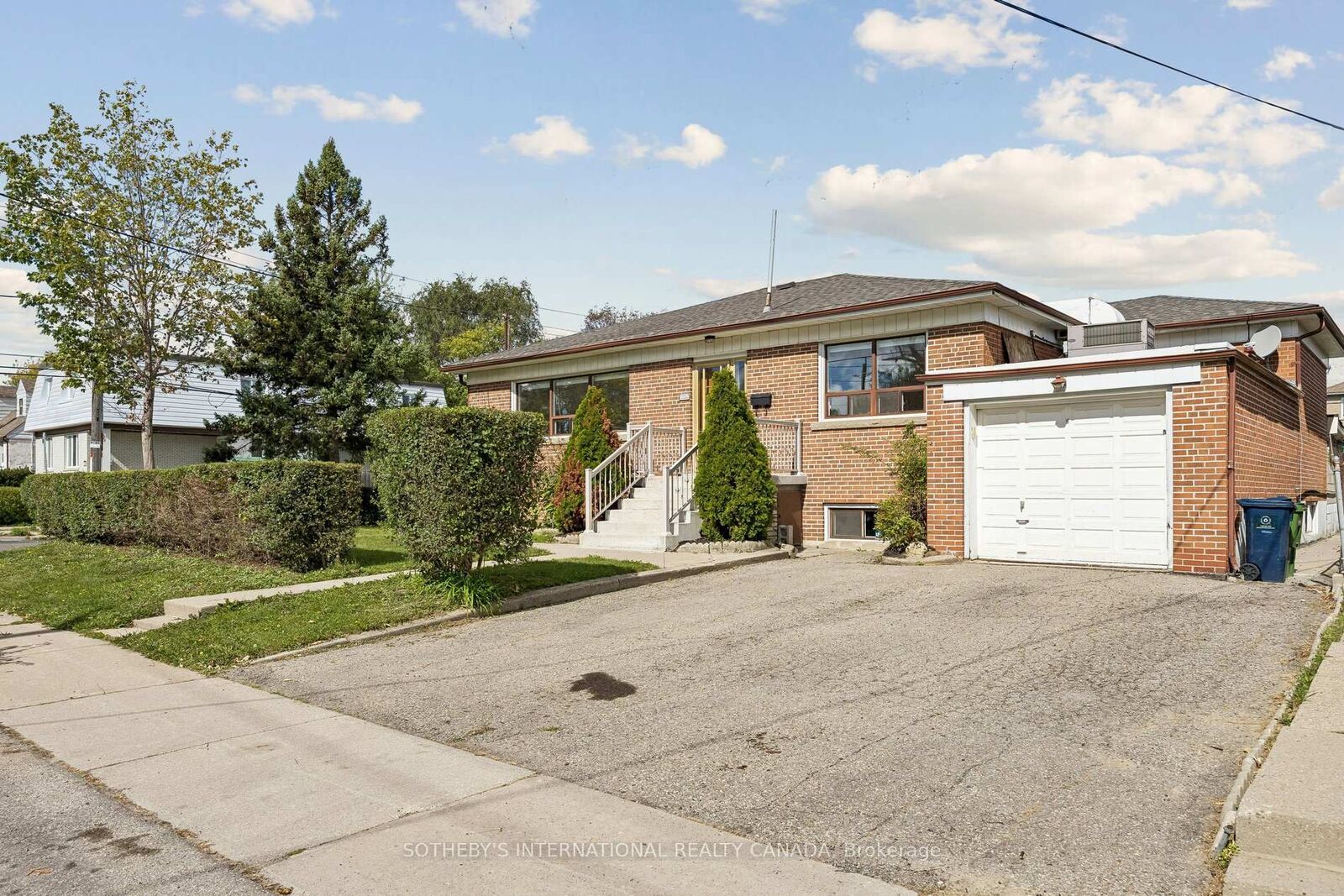 Property Photo: 120 Ranee Avenue ON M6A 1N2