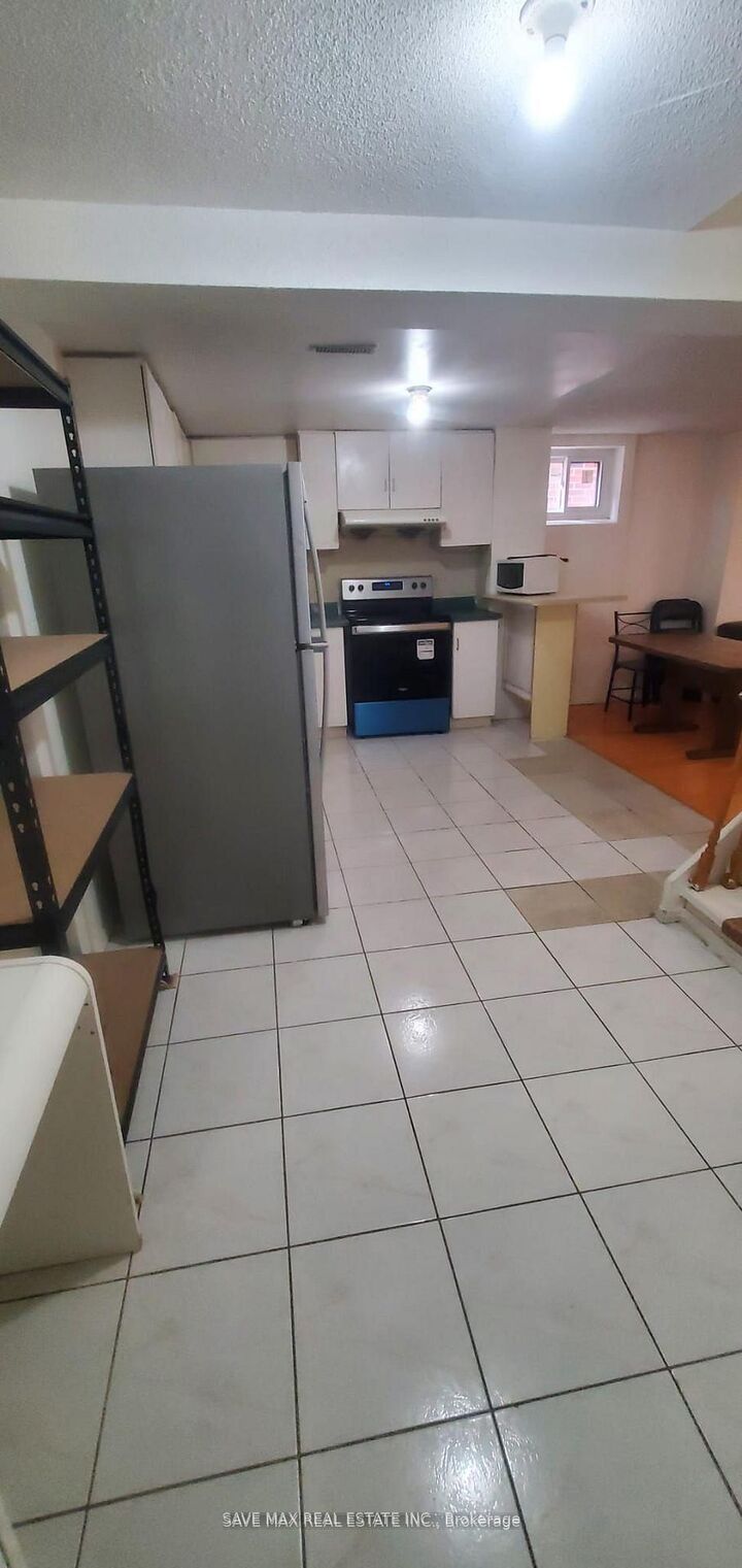 Property Photo:  36 Smithers Crescent Bsmt  ON L6Y 3K8 