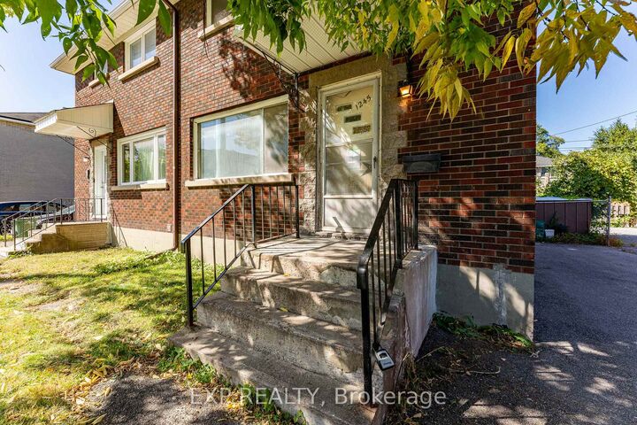 Property Photo: 1245 Dorchester Avenue ON K1Z 8E5