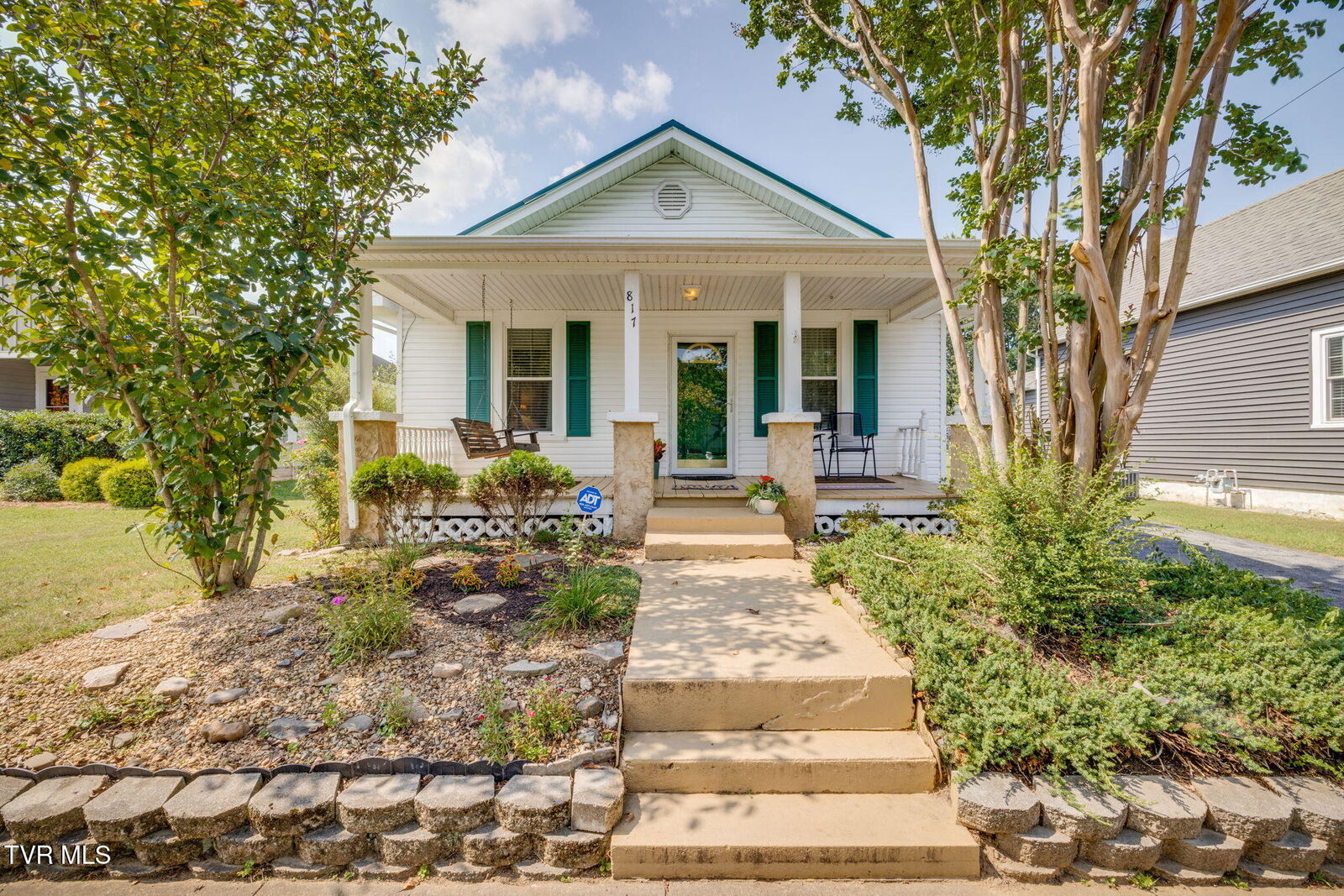 Property Photo: 817 North Roan Street TN 37643