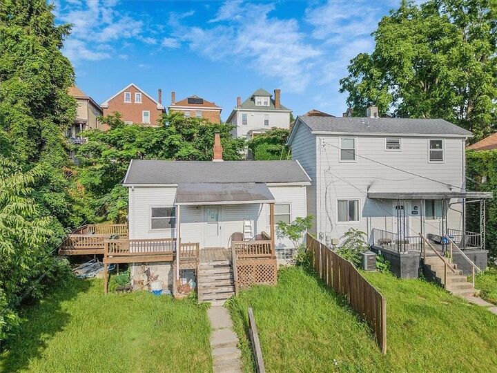 Property Photo: 1426 Orangewood Ave PA 15216