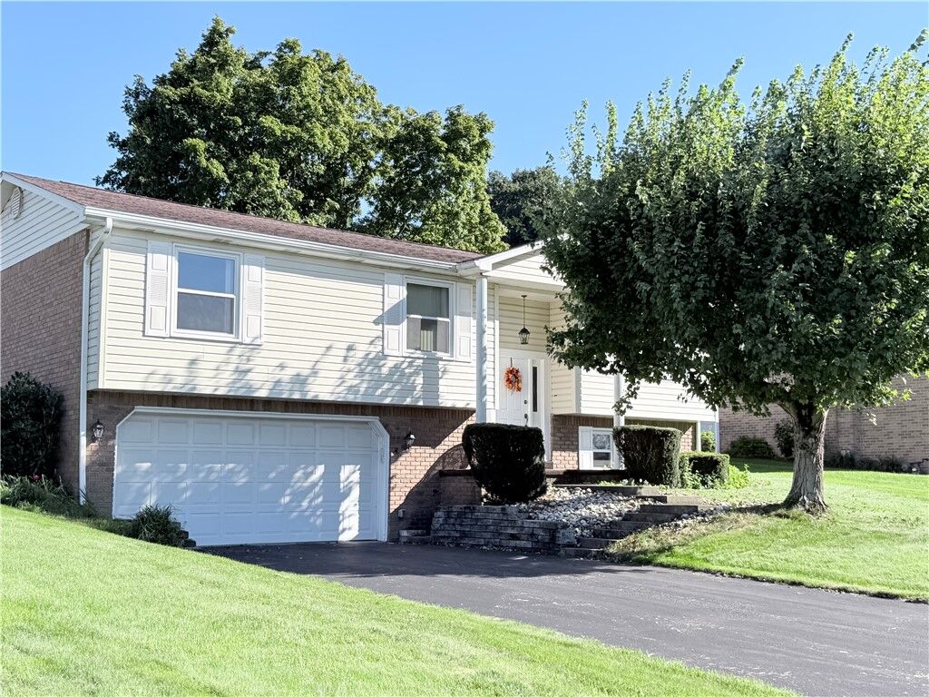 Property Photo: 722 Courtview Dr PA 15601