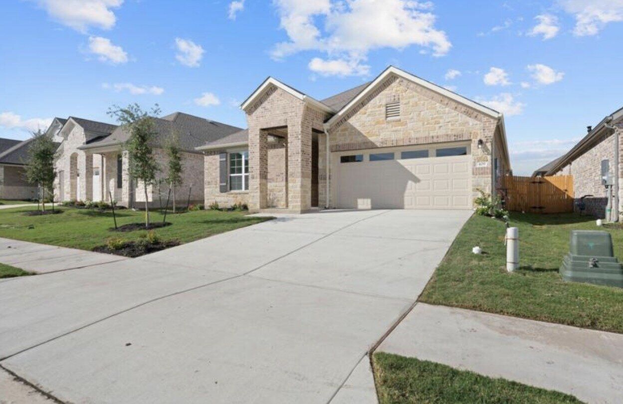Property Photo:  409 Deerpath Street  TX 78641 