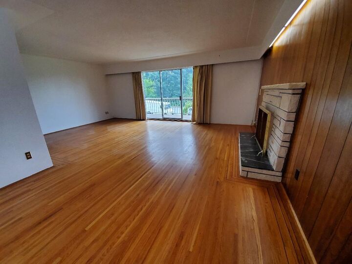 Property Photo:  644 W 14th Street Upper  BC V7M 1R2 