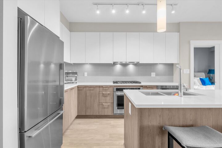 Property Photo:  625 E 3rd Street 303  BC V7L 0G3 