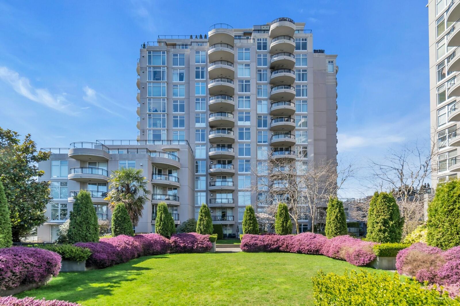 Property Photo:  8460 Granville Avenue 1106  BC V6Y 1P6 