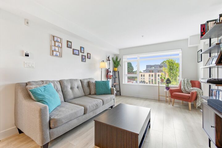 Property Photo:  1519 Crown Street 305  BC V7J 1G6 