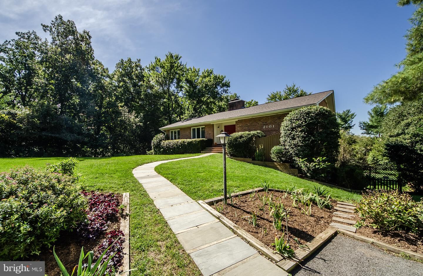Property Photo: 2101 Whiteoaks Drive VA 22306