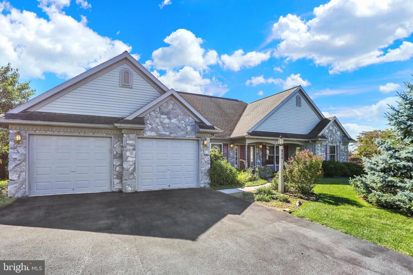 Property Photo:  856 Walnut Crest Drive  PA 17046 