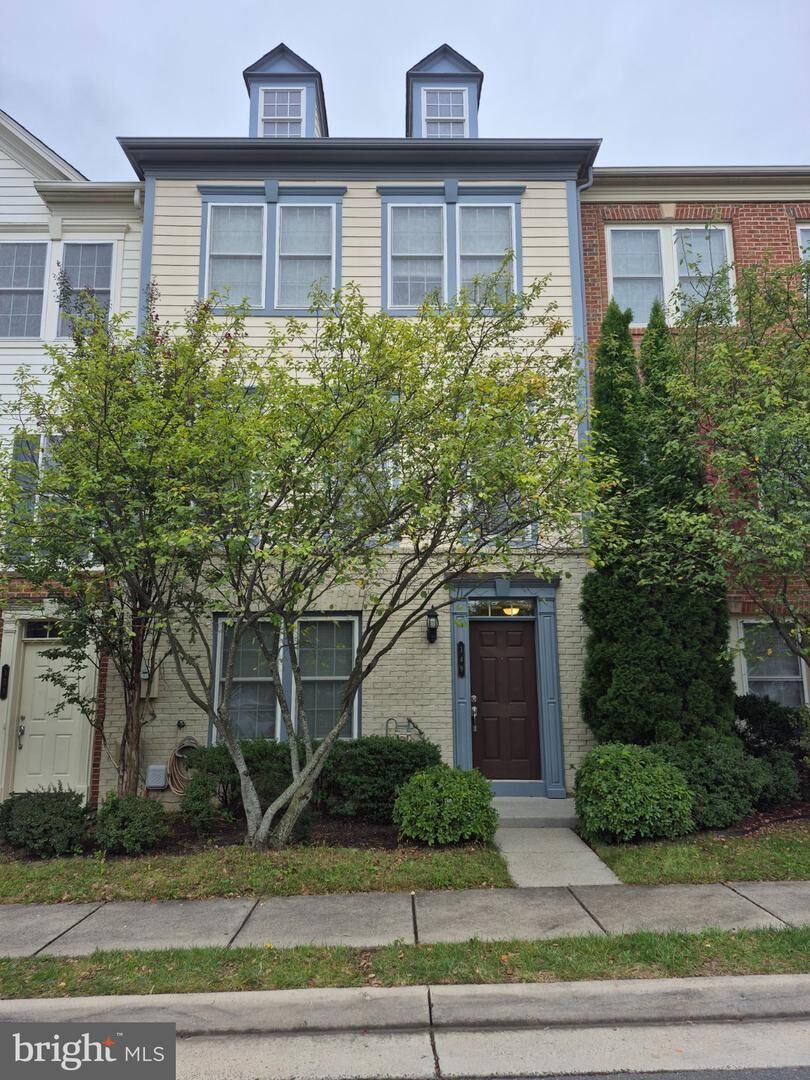Property Photo:  149 Great Laurel Square SE  VA 20175 