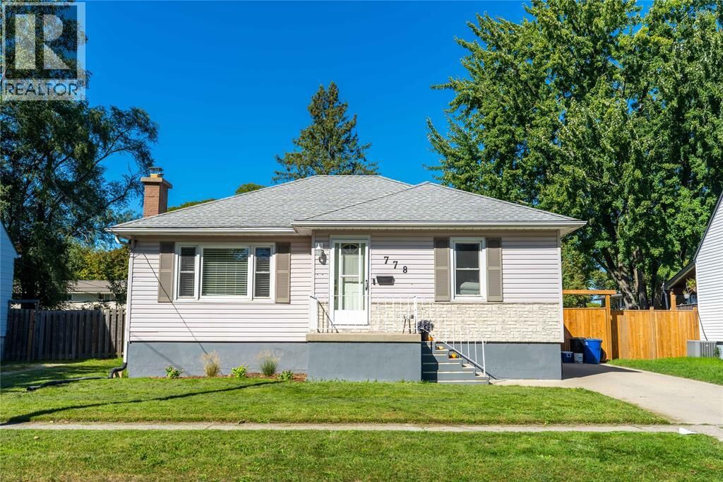 Property Photo: 778 Wellington Street ON N7T 1J6