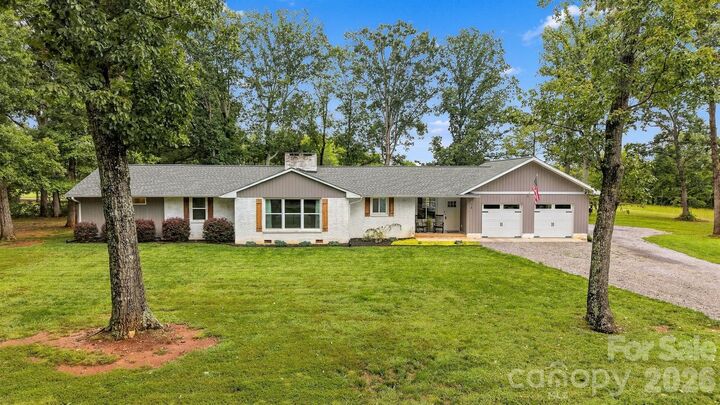 Property Photo:  118 Chestnut Oak Road  NC 28689 