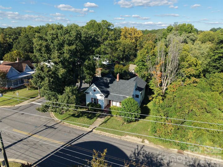 Property Photo: 261 W Iredell Avenue NC 28115