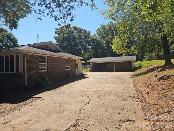 Property Photo: 2782 West View Street NC 28601