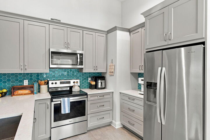 Property Photo:  1083 Oakcrest Drive  SC 29412 