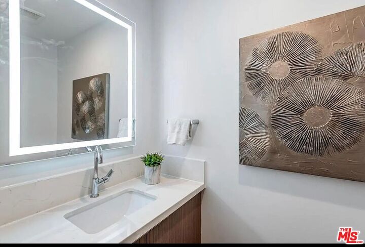Property Photo:  1906 Overland Ave, Unit 202  CA 90025 