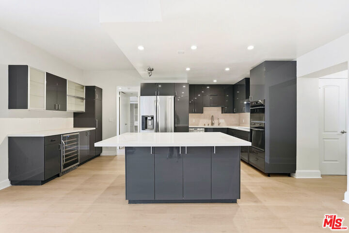 Property Photo: 10433 Wilshire Blvd, Unit 407 CA 90024