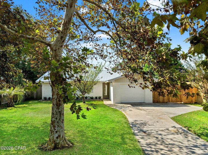 Property Photo: 124 Coral Drive FL 32413