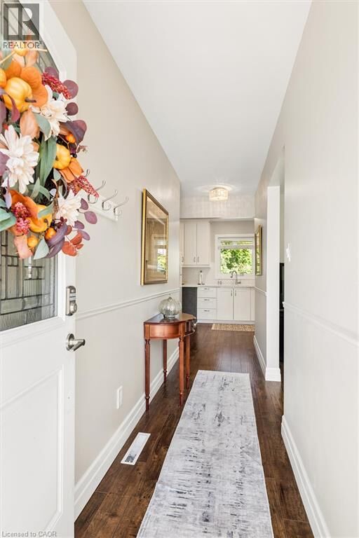 Property Photo:  56 Suffolk Avenue  ON N2B 1H5 
