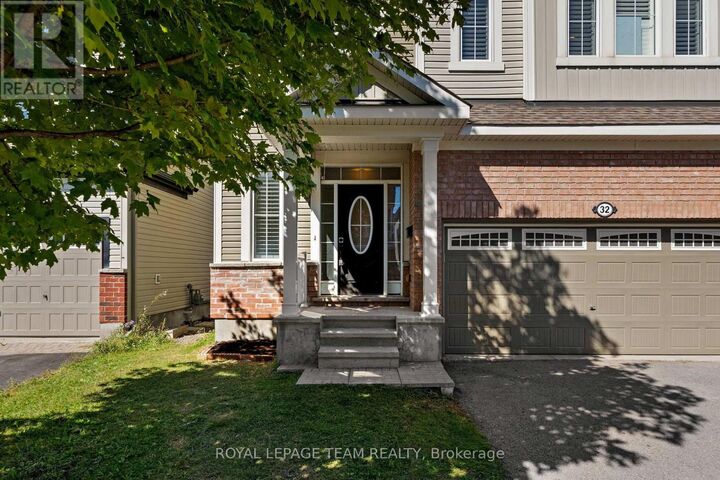 Property Photo:  32 Escallonia Court  ON K2S 0W9 