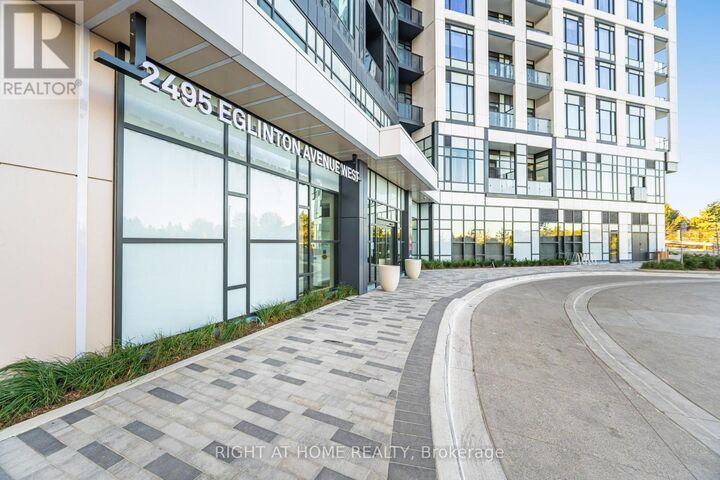 Property Photo:  2495 Eglinton Avenue West 2203  ON L5M 2T2 