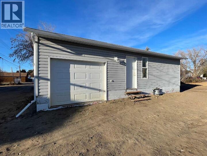 Property Photo:  733 9 Avenue  AB T9W 1B9 