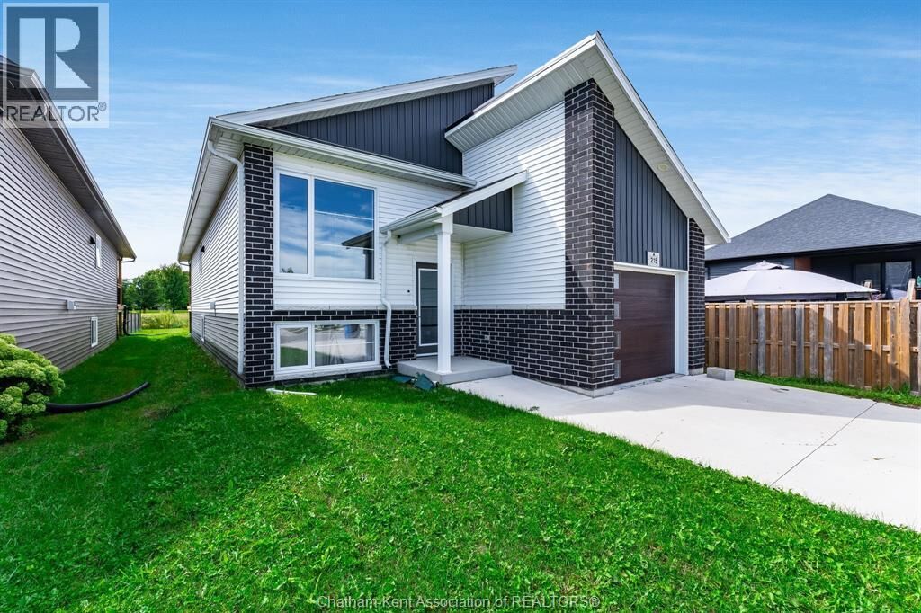 Property Photo:  215 Manning Drive  ON N7M 0S5 
