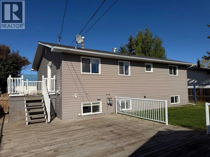 Property Photo:  9915 97 Avenue  AB T0H 3S0 