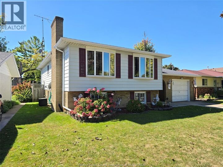 Property Photo:  33 Bennie  ON N8H 4M2 