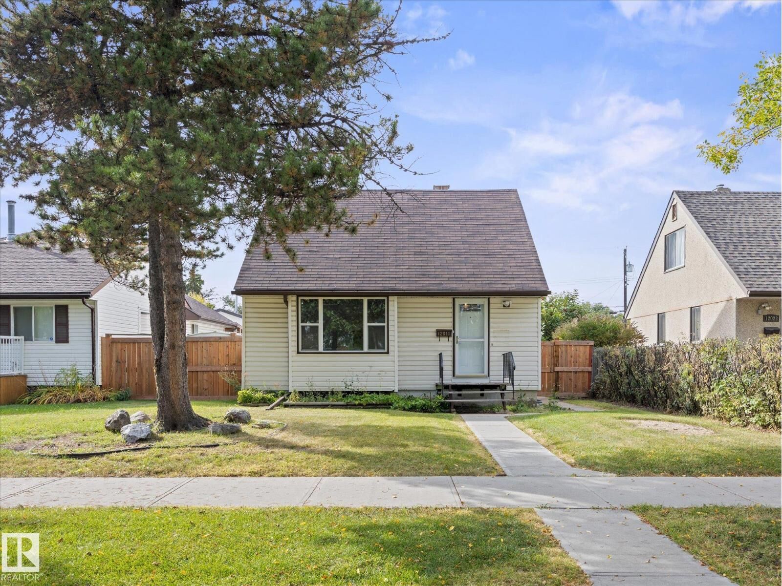 Property Photo:  12018 126 St NW NW  AB T5L 0W5 