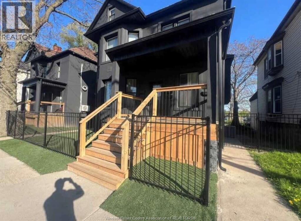 Property Photo:  437 Wyandotte St W 3  ON N9A 5X5 