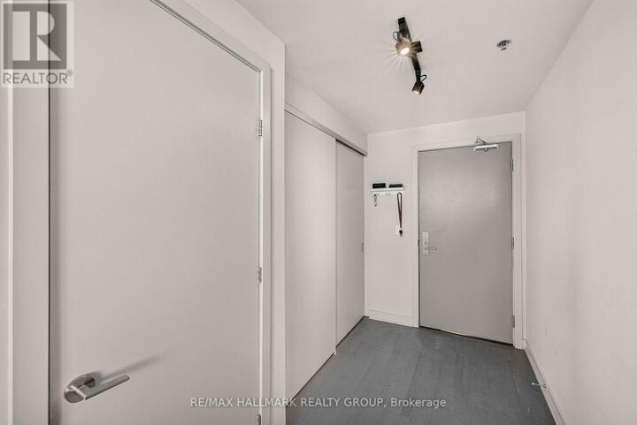 Property Photo:  203 Catherine Street 14  ON K2P 1J5 