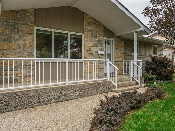 Photo de la propriété:  15 Leahcrest Crescent  MB R2P 1X2 