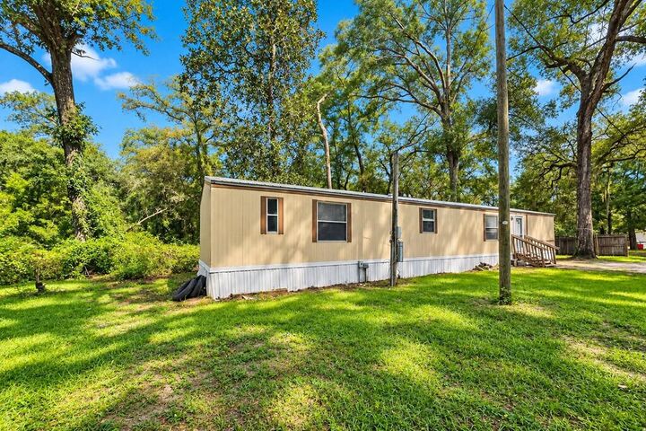 Property Photo:  16624 NW 85th Ter  FL 32693 