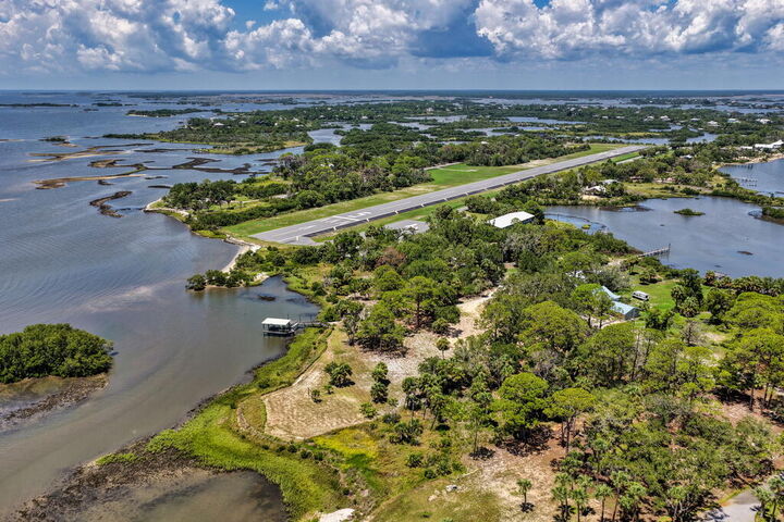 Property Photo: 13530 SW Airport Rd FL 32625