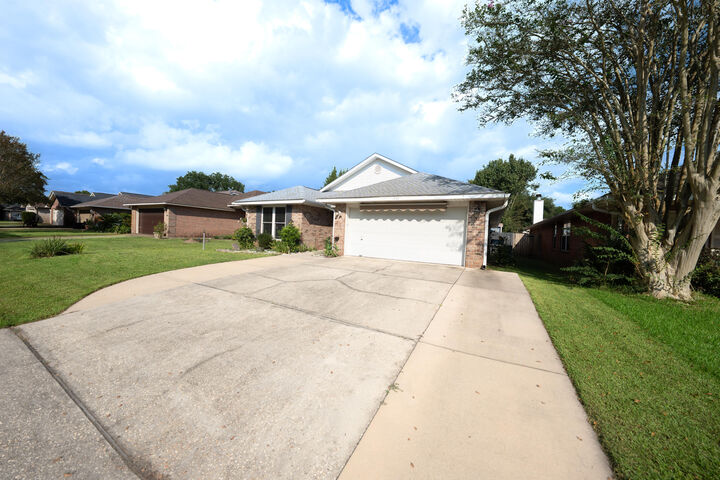 Property Photo: 1739 Ivalea Circle FL 32566