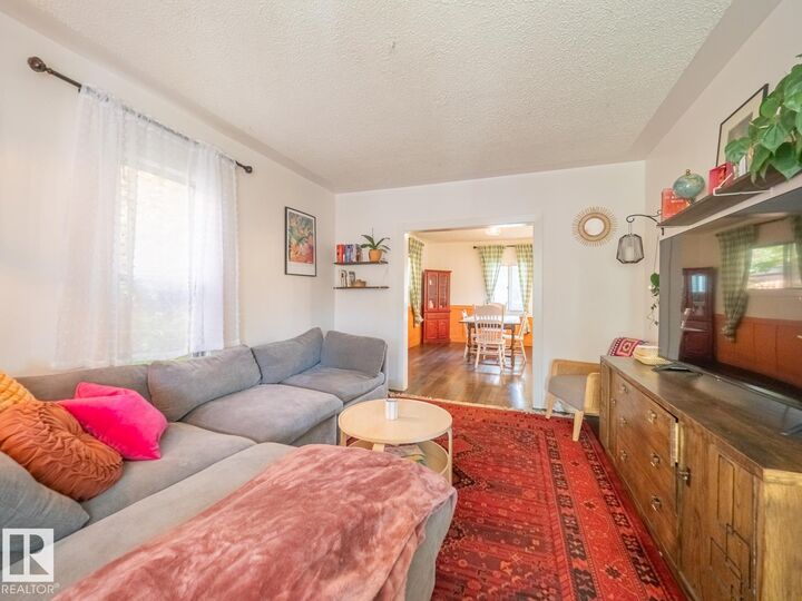 Property Photo:  11409 94 Street NW  AB T5G 1H5 